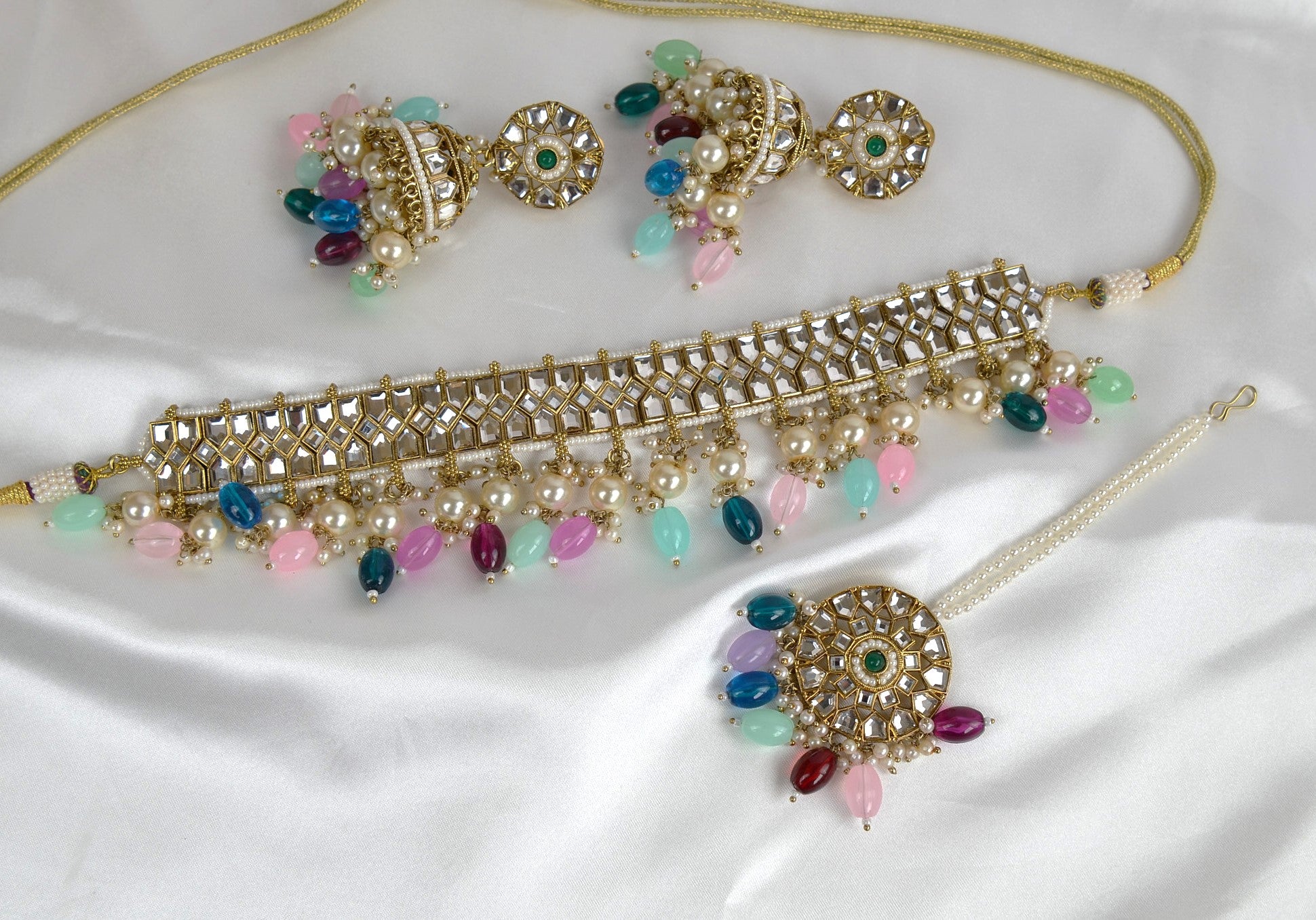 Mirror Kundan Choker Necklace With Jhumki Maang Tikka Set