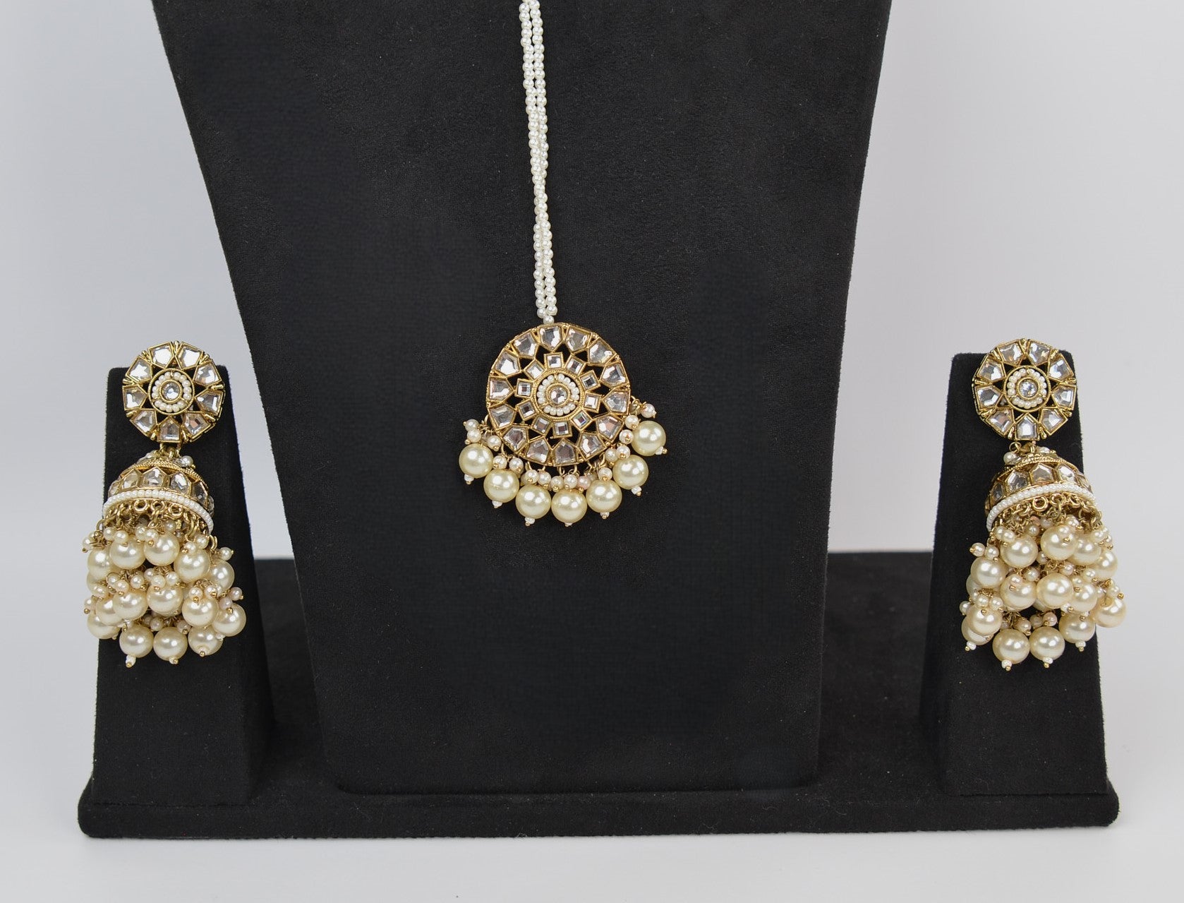 Mirror Kundan Choker Necklace With Jhumki Maang Tikka Set