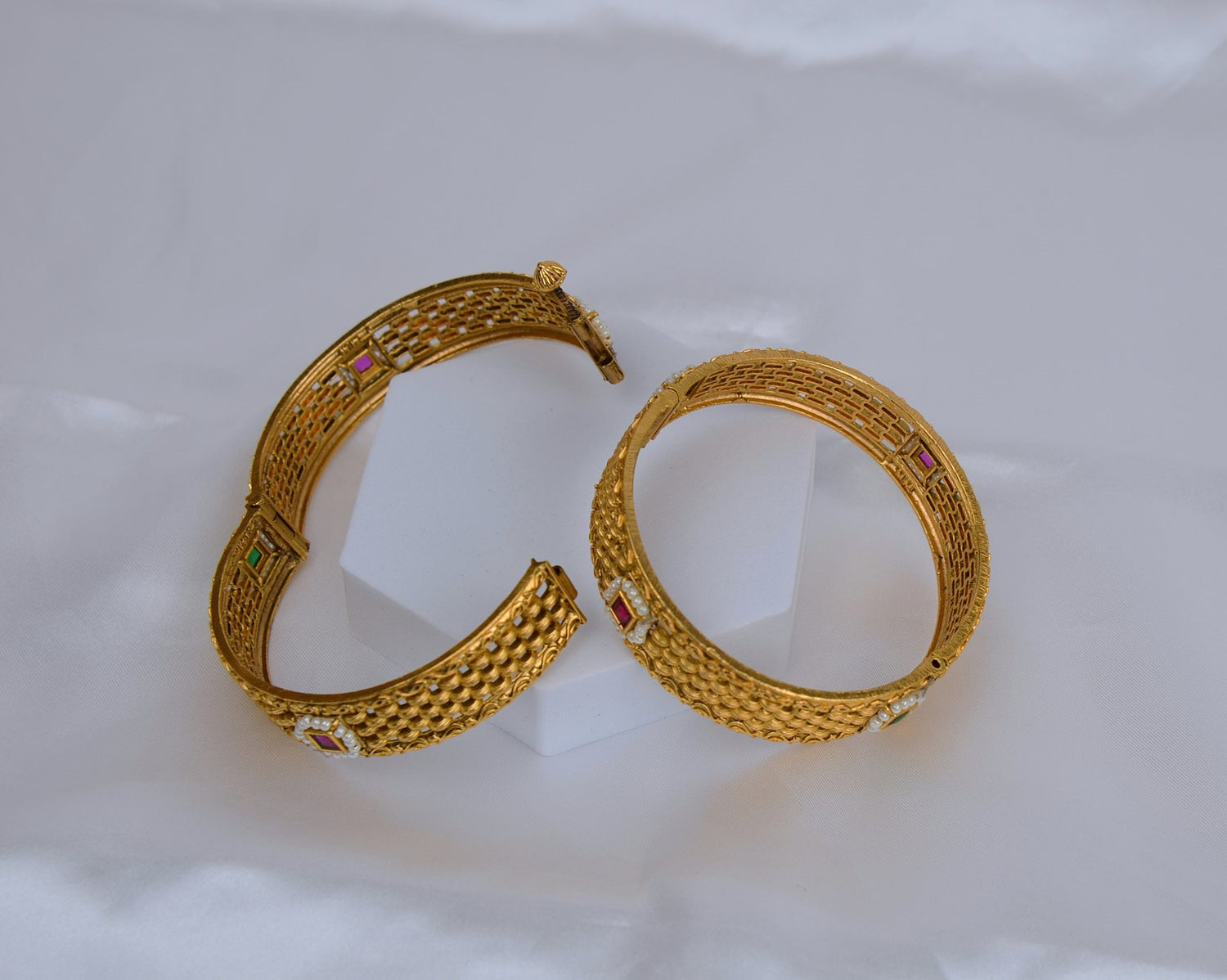 Traditional Openable Kemp Stone Chatai Bangles - Kada