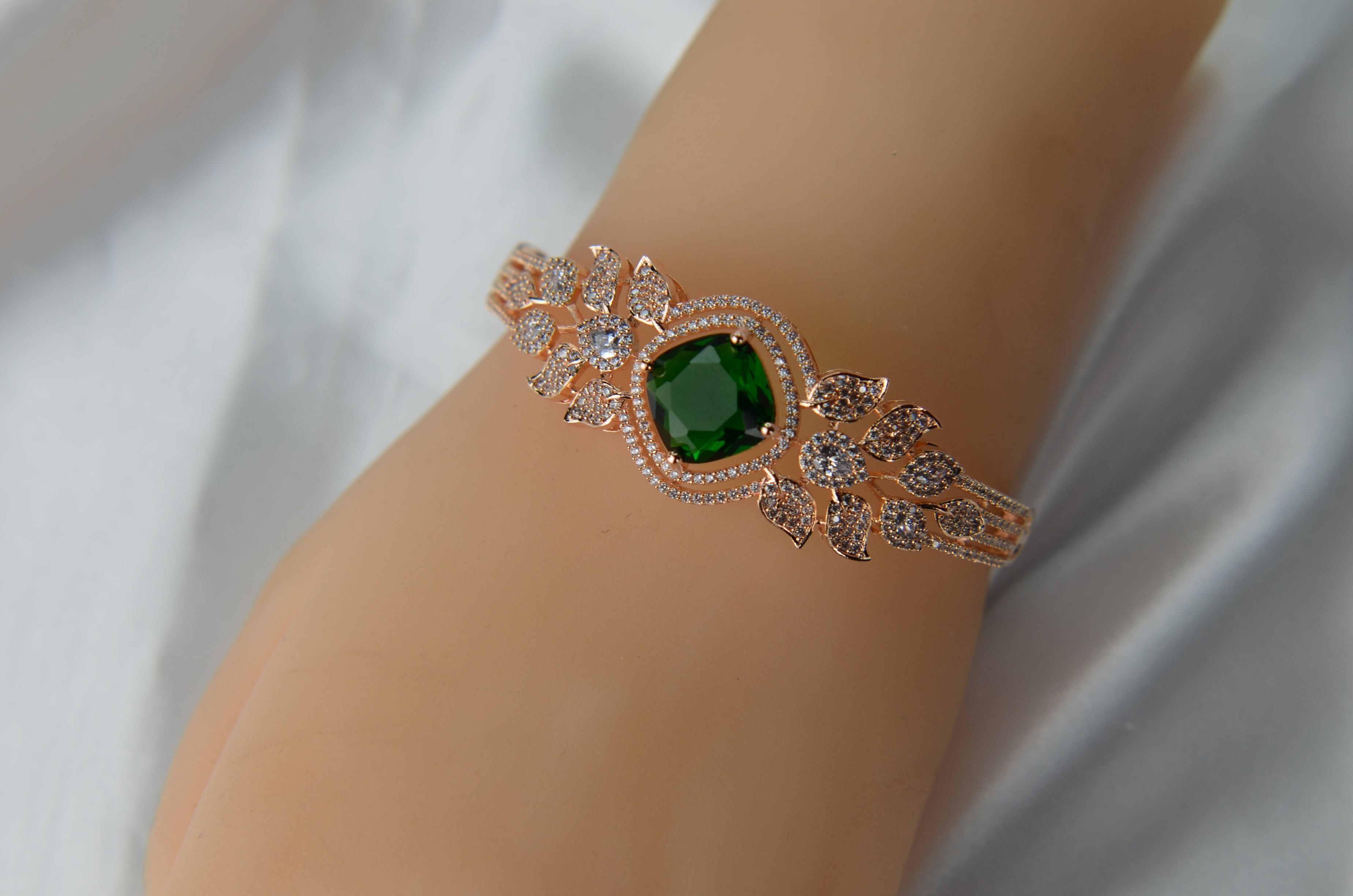 Openable Emerald Green Cubic Zirconia Bracelet