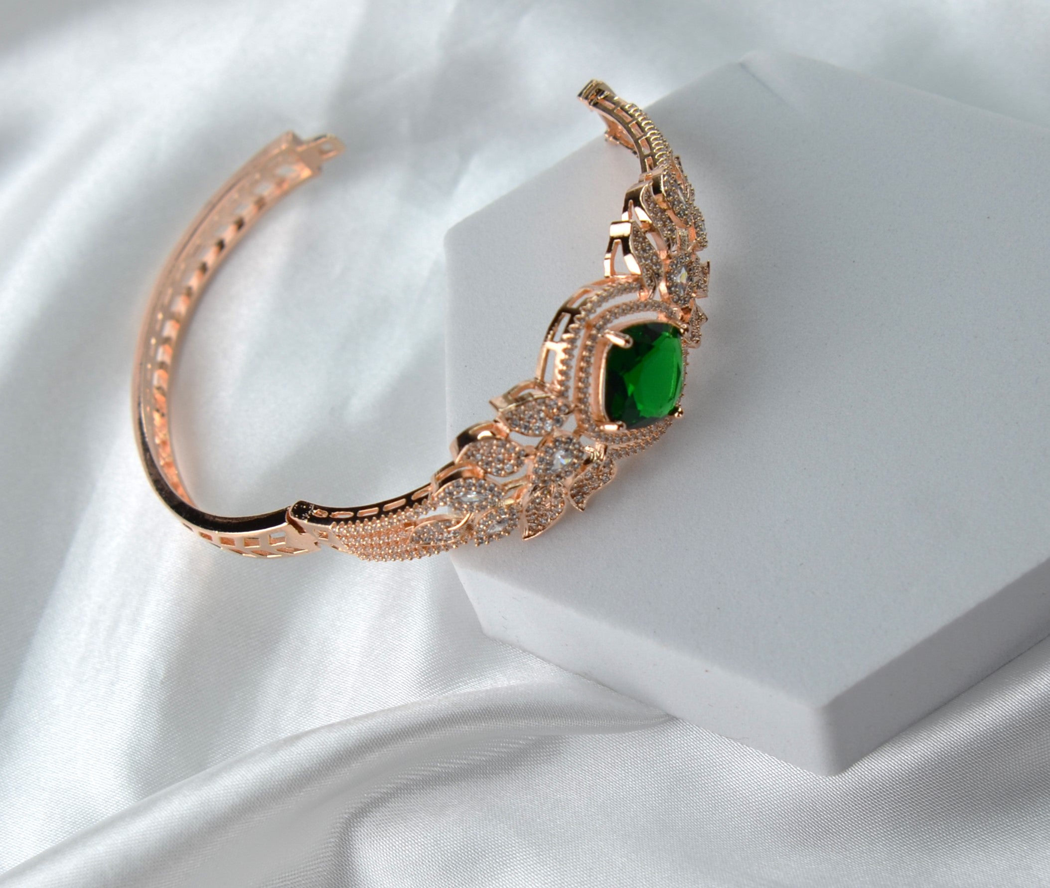 Openable Emerald Green Cubic Zirconia Bracelet