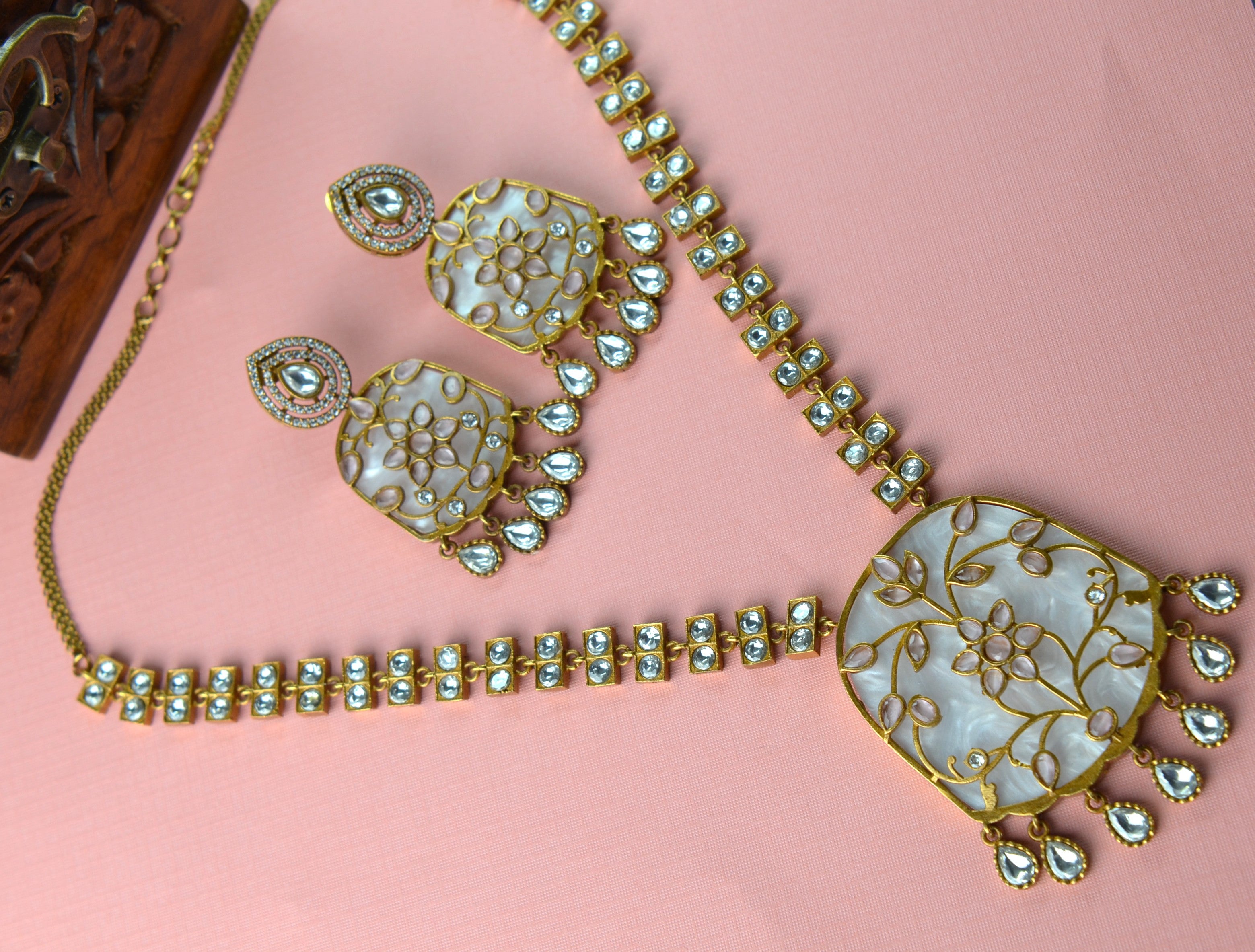 Apala Polish Pink Moissanite Polki Kundan Necklace Set