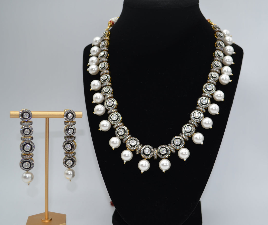 Heer Uncut Kundan Necklace Set Necklaces