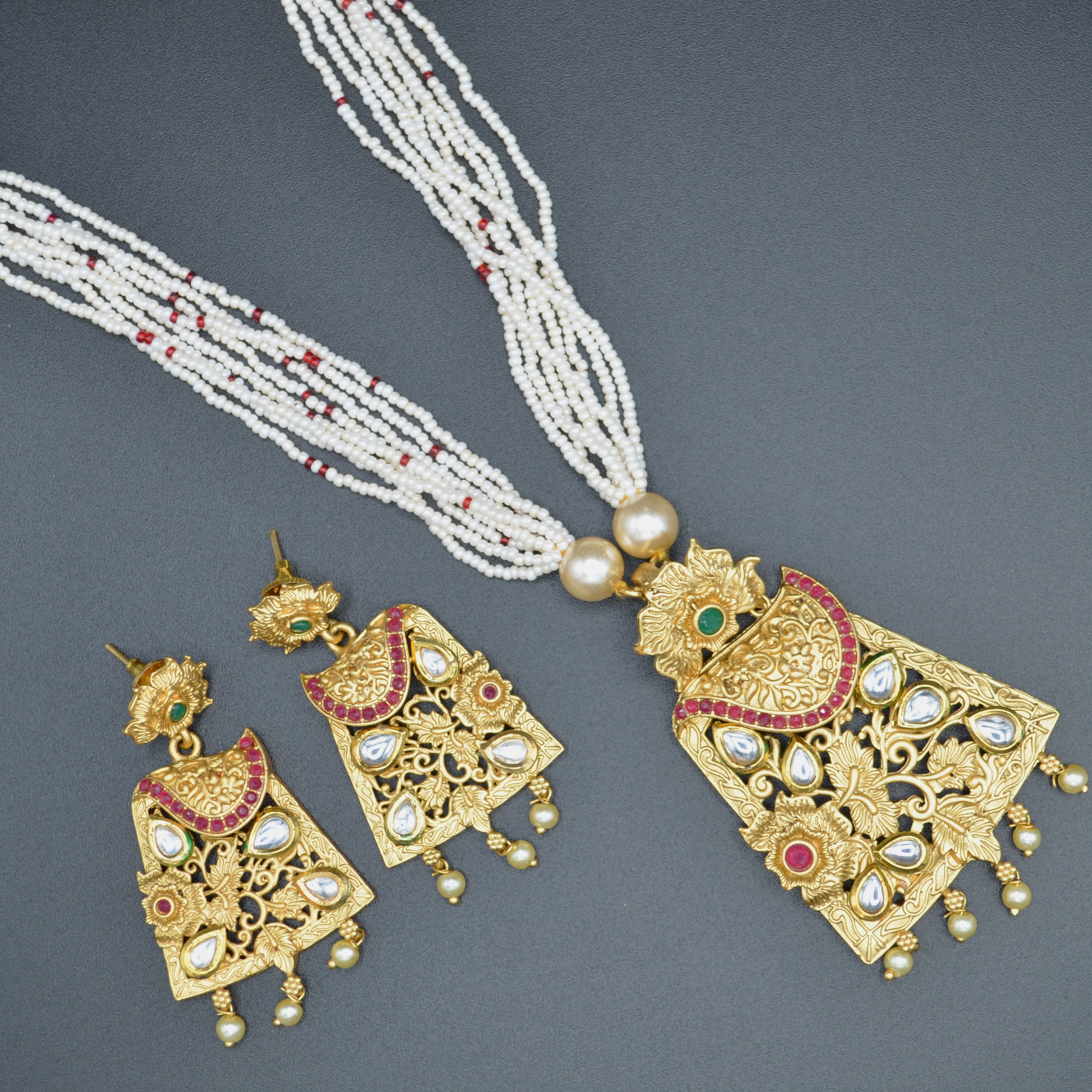 Meenakari Silver Foiled Kundan Necklace Set.