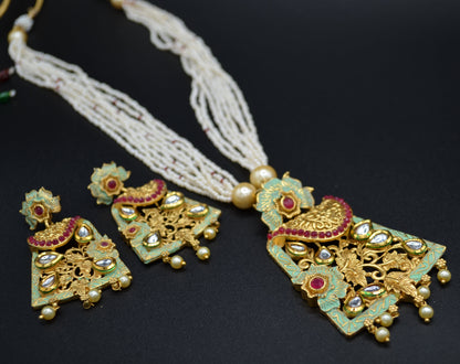 Meenakari Silver Foiled Kundan Necklace Set.