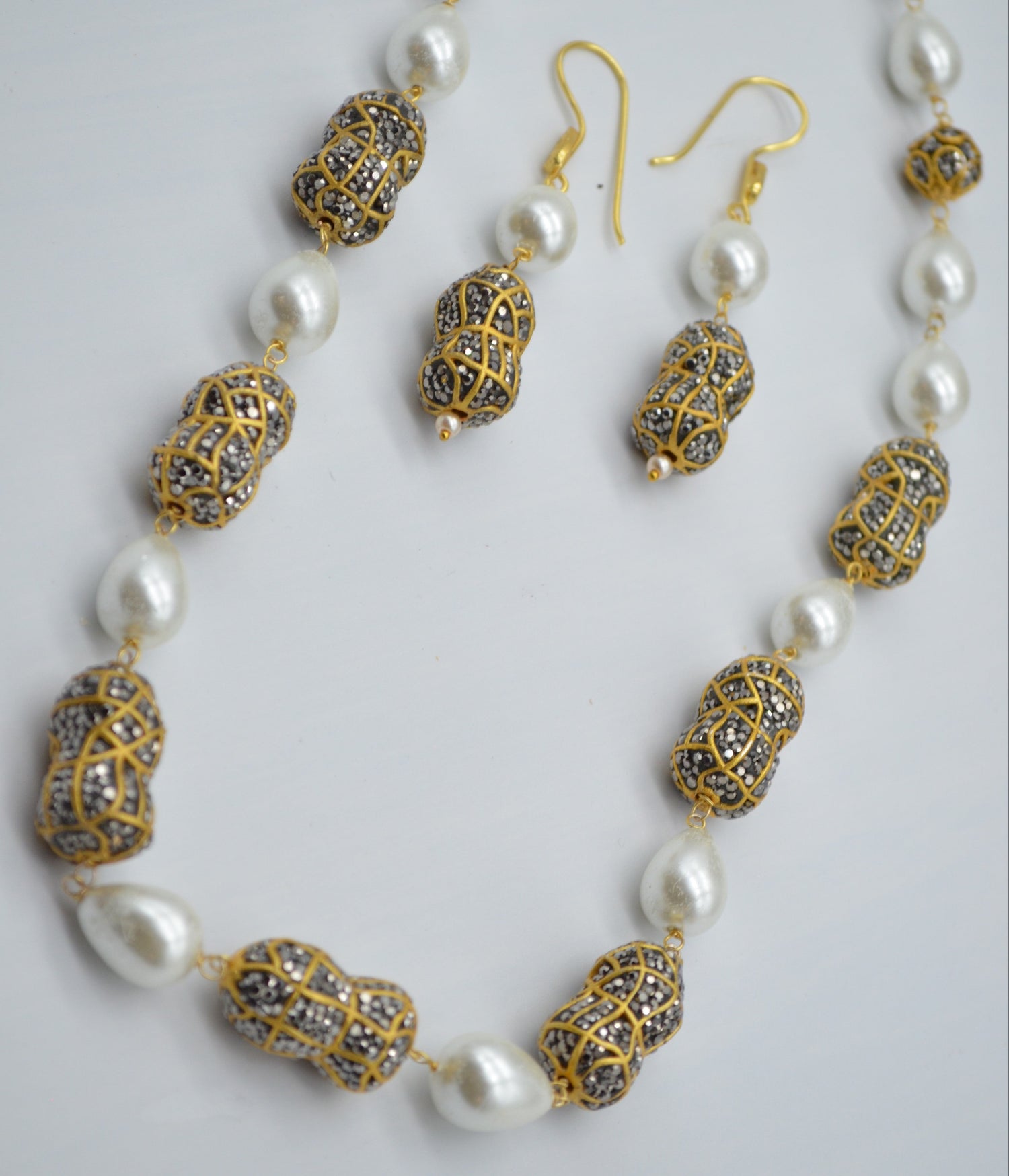 Pearl Single Layered Victorian Beads Necklace Set Necklaces