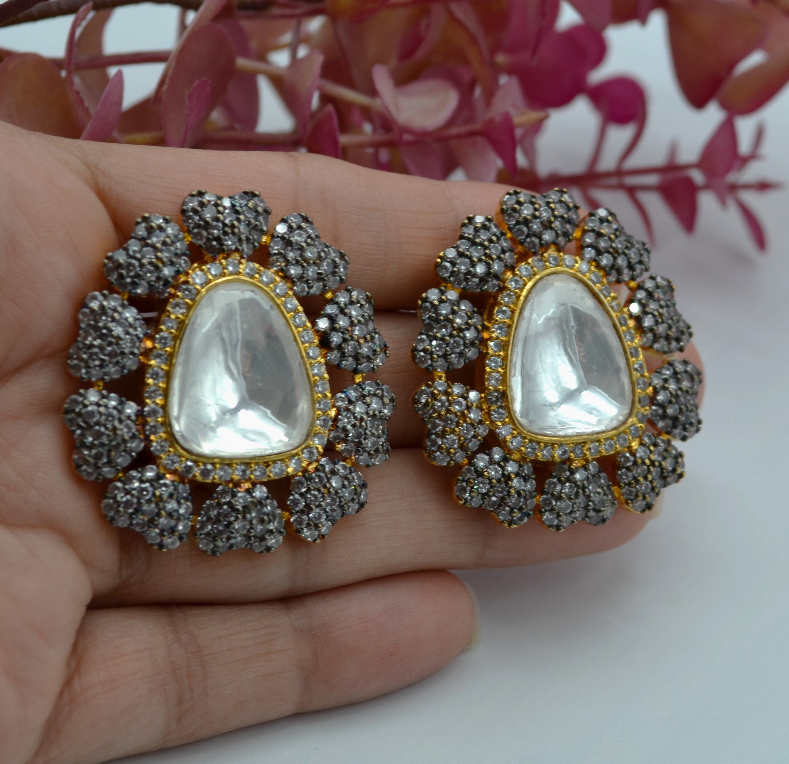 Uncut Kundan Oversized Studs Earrings